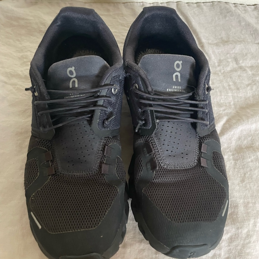 Women’s Cloud 5 Sneaker Size 9